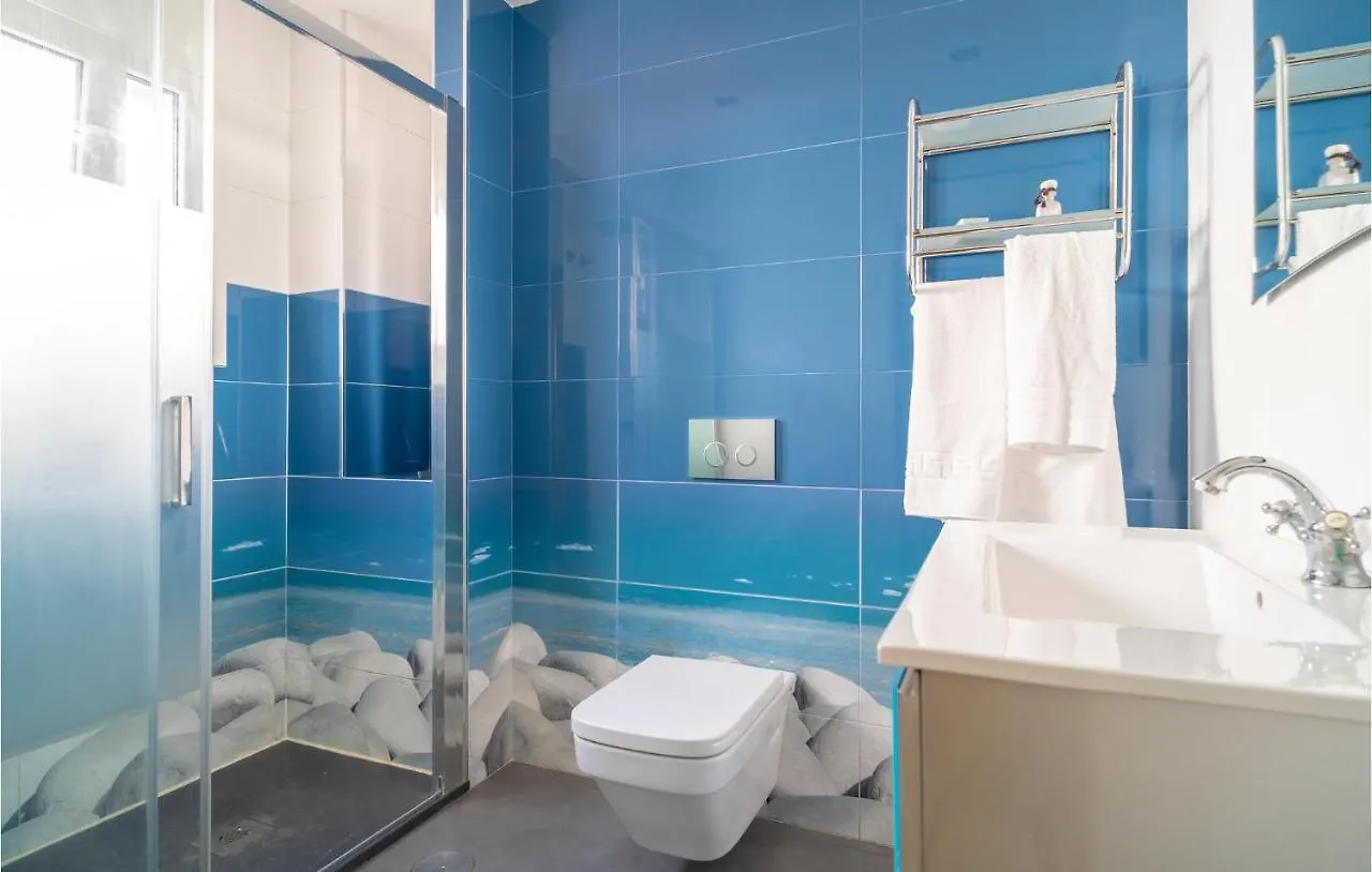 3 Bedroom Stunning Home In Torre Del Mar Holiday home